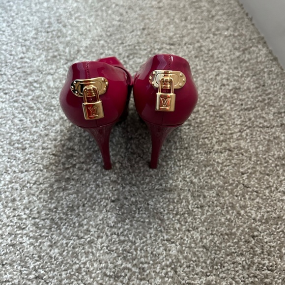 Louis Vuitton shoes - Picture 3 of 9